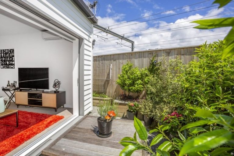 Photo of property in 11/7 Handyside Street, Tawa, Wellington, 5028