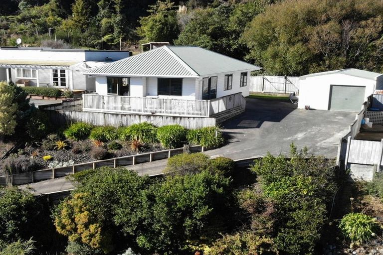 Photo of property in 2 Hillside Drive, Maoribank, Upper Hutt, 5018