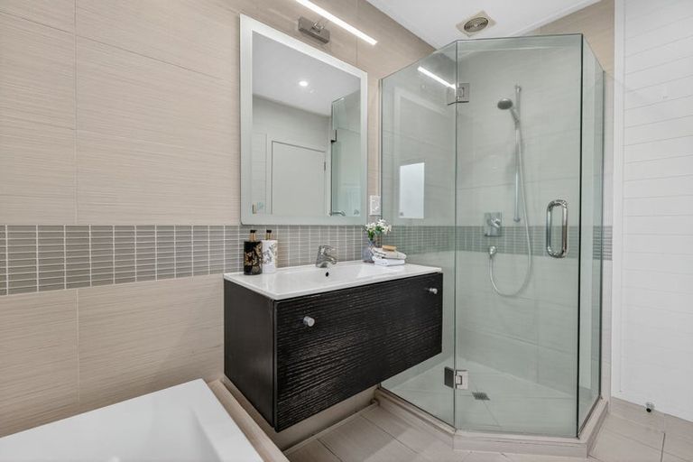 Photo of property in 29 Peter Terrace, Castor Bay, Auckland, 0620