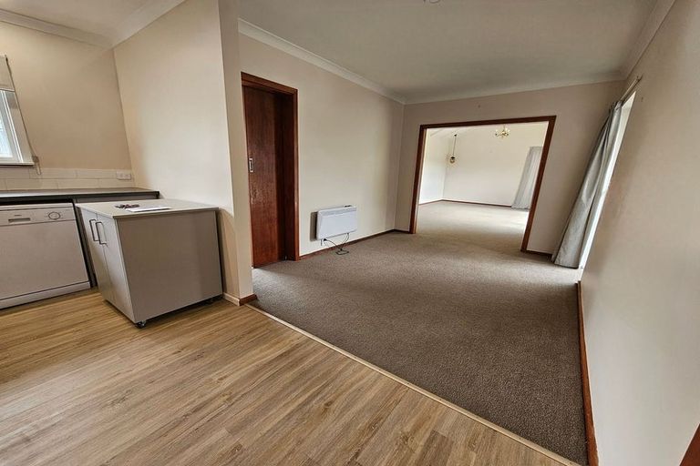 Photo of property in 11 Grimseys Road, Redwood, Christchurch, 8051