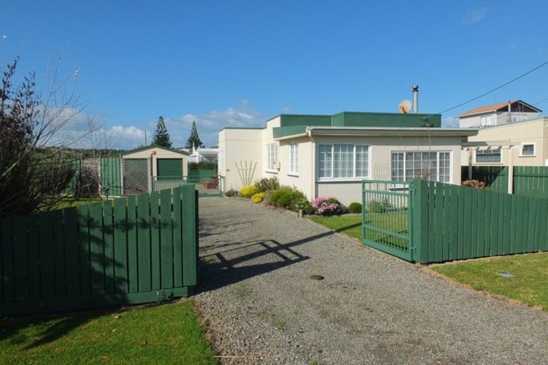 Photo of property in 9 Warren Street, Foxton Beach, Foxton, 4815
