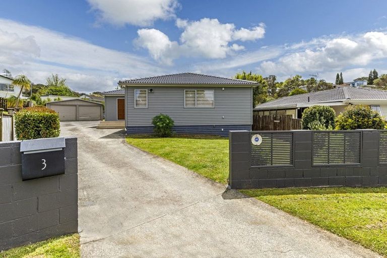 Photo of property in 3 Julia Place, Totara Vale, Auckland, 0629