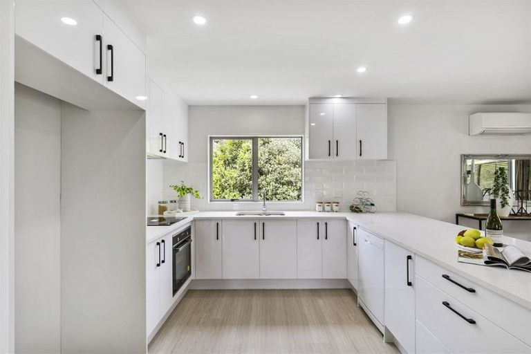 Photo of property in 20a Ludlow Terrace, Totara Vale, Auckland, 0627