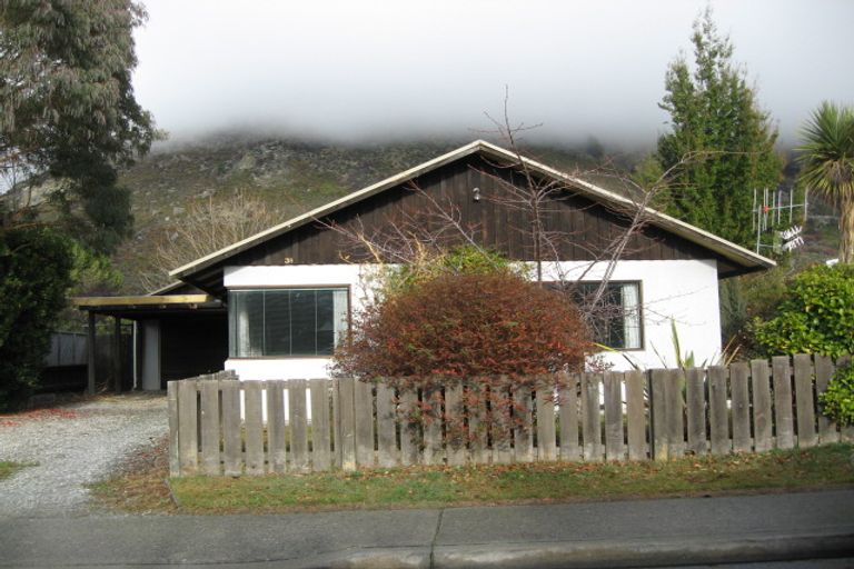 Photo of property in 38 Remarkables Crescent, Frankton, Queenstown, 9300