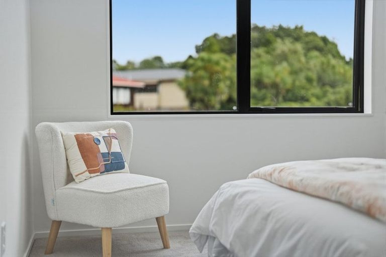 Photo of property in 16 Kirby Street, Glendene, Auckland, 0602