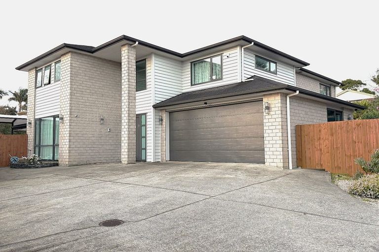 Photo of property in 7 Northcross Drive, Oteha, Auckland, 0630