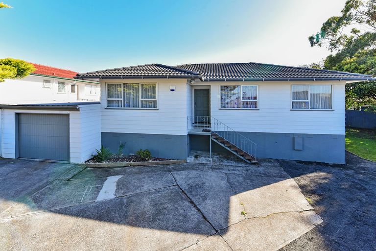 Photo of property in 2/21 Komako Place, Papatoetoe, Auckland, 2025