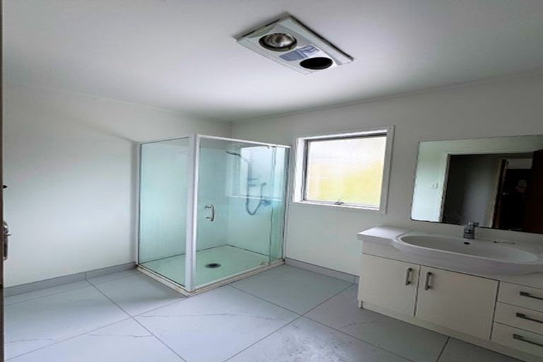 Photo of property in 4 Tawavale Crescent, Totara Vale, Auckland, 0629