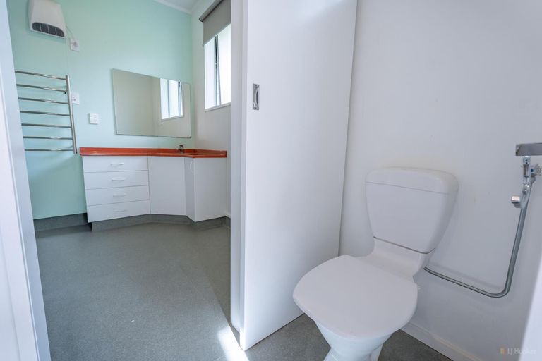Photo of property in 60 Timaru Road, Waimate, 7924