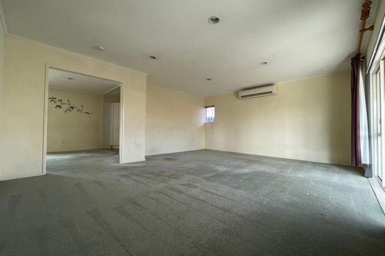 Photo of property in 1/3 Caribbean Drive, Unsworth Heights, Auckland, 0632