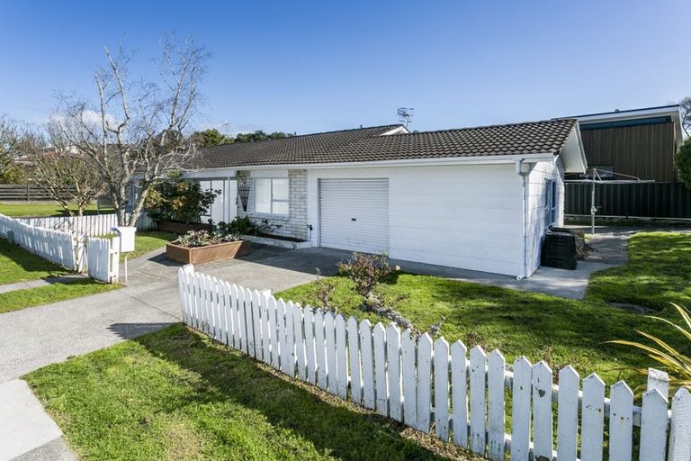 Photo of property in 1/20 Chartwell Avenue, Glenfield, Auckland, 0629