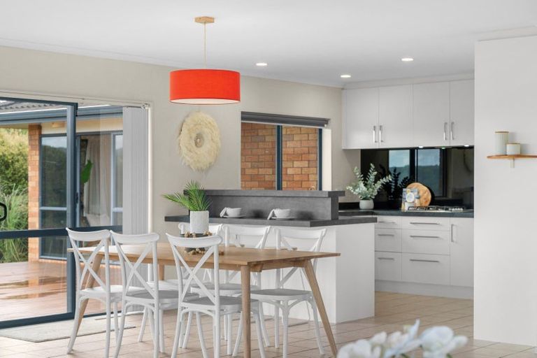 Photo of property in 4 Sunset Parade, Parua Bay, Whangarei, 0174