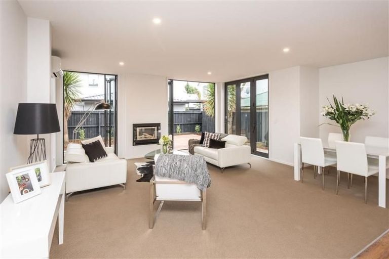 Photo of property in 2/3 Taylors Avenue, Bryndwr, Christchurch, 8052