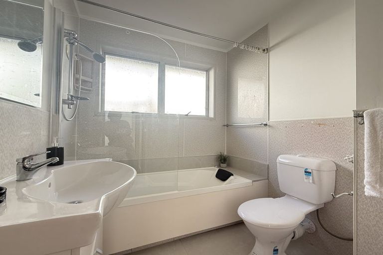 Photo of property in 1/14 Aotea Road, Glen Eden, Auckland, 0602