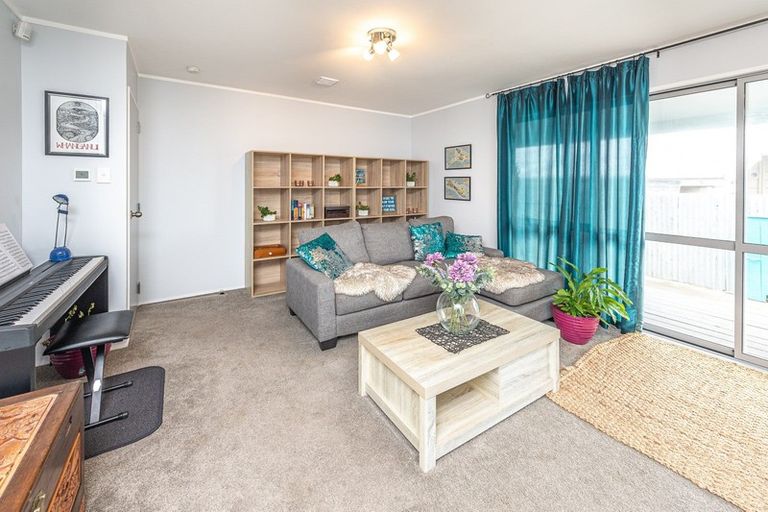 Photo of property in 19 Cross Street, Castlecliff, Whanganui, 4501