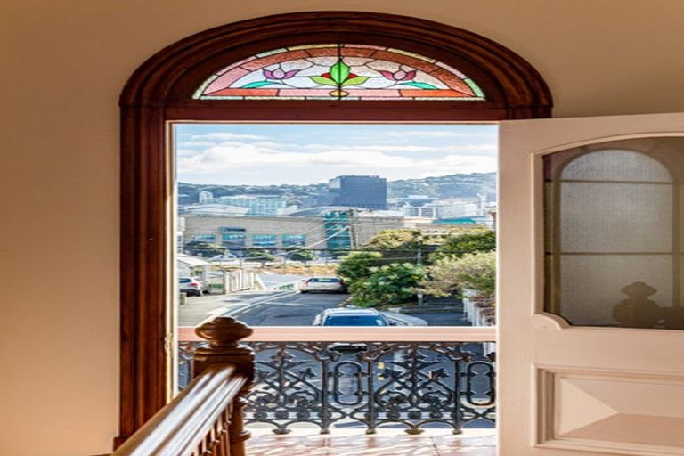 Photo of property in 46 Roxburgh Street, Mount Victoria, Wellington, 6011