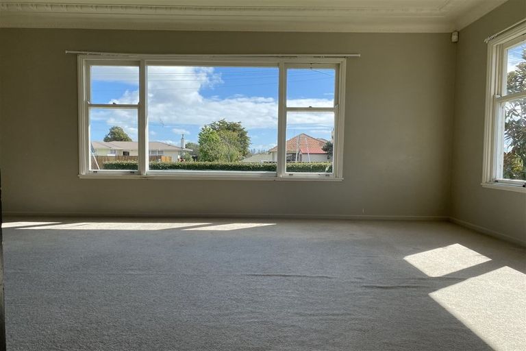 Photo of property in 2 Rogers Road, Manurewa, Auckland, 2102