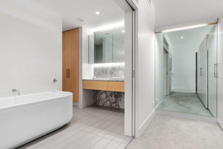 Photo of property in Clyde Quay Wharf, 2d/1 Clyde Quay Wharf, Te Aro, Wellington, 6011