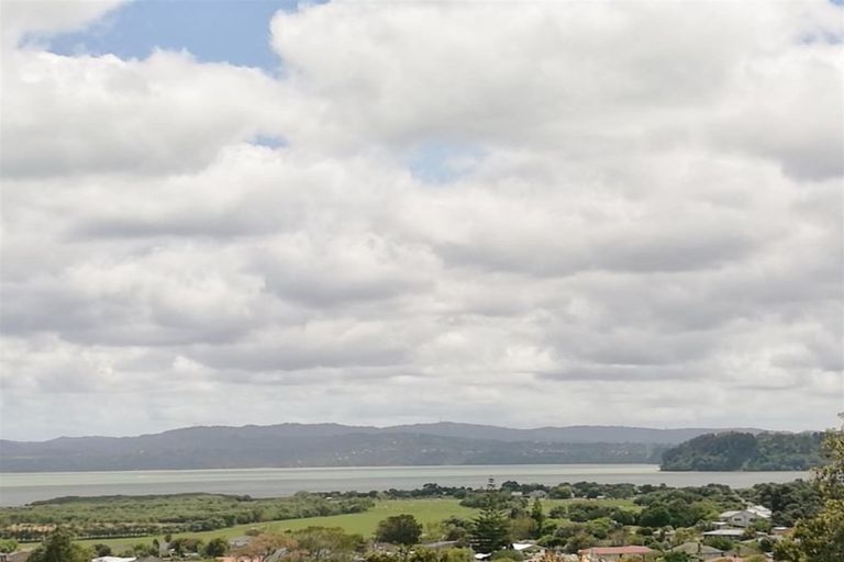 Photo of property in 41 Ridgemount Rise, Mangere Bridge, Auckland, 2022