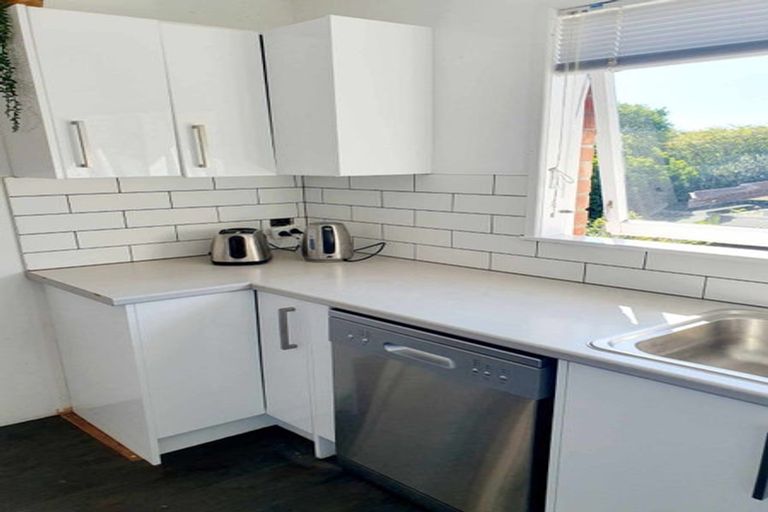 Photo of property in 8 Aplin Place, Birkdale, Auckland, 0626