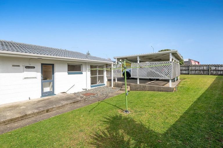 Photo of property in 1/587 Glenfield Road, Totara Vale, Auckland, 0629