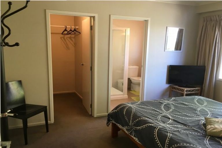 Photo of property in 14 Frye Crescent, Albert Town, Wanaka, 9305