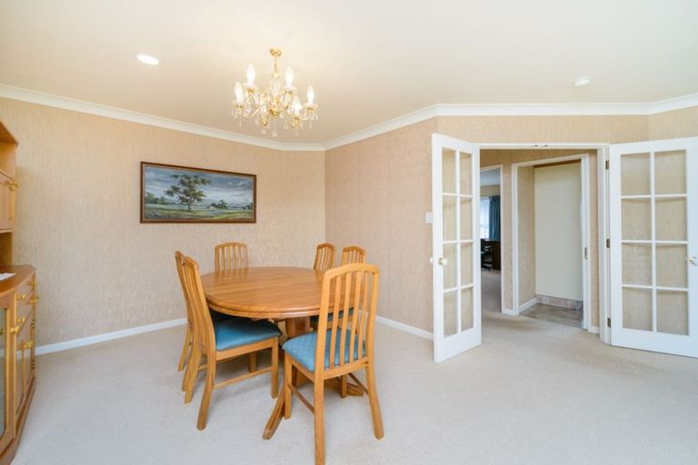 Photo of property in 27 Rosebank Avenue, Kelvin Grove, Palmerston North, 4414