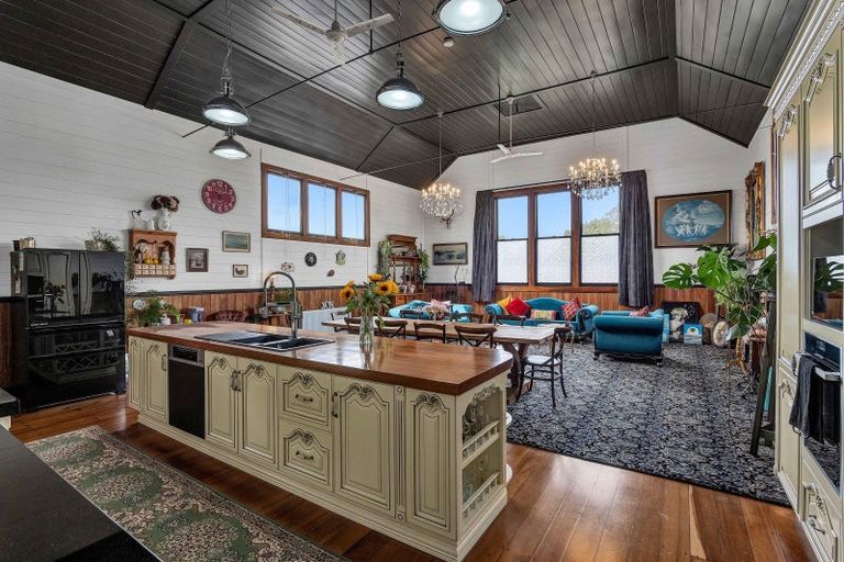 Photo of property in 105 High Street South, Eltham, 4322