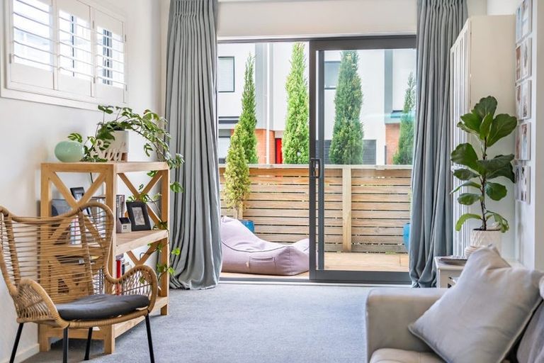 Photo of property in 3d Breakwater Way, Whitby, Porirua, 5024