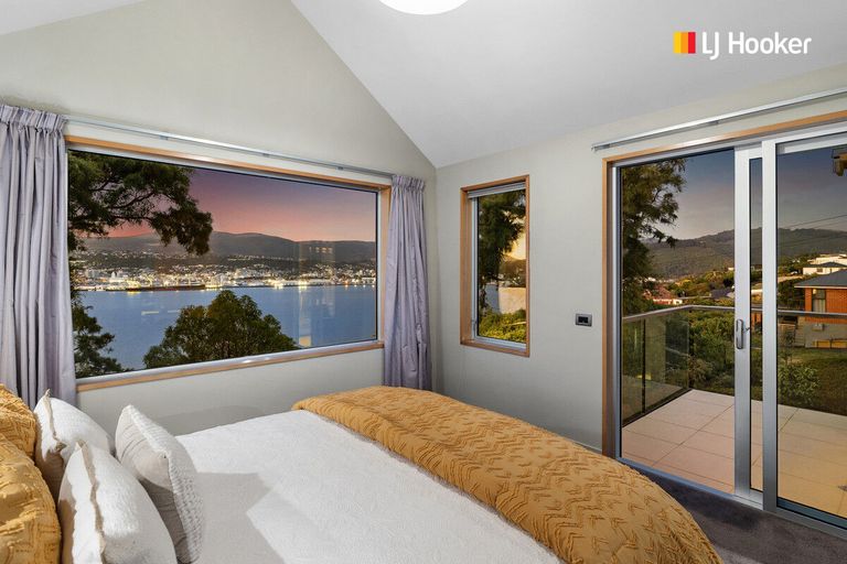 Photo of property in 17 Cornwall Street, Vauxhall, Dunedin, 9013