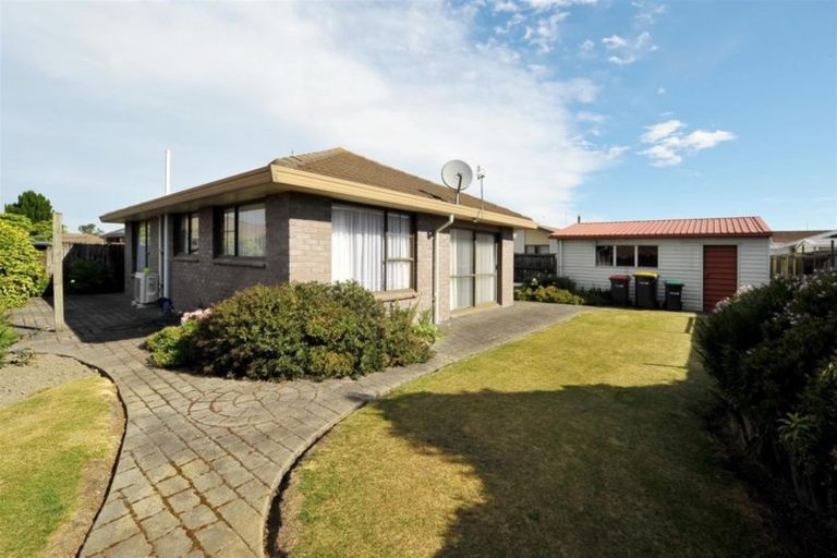 Photo of property in 2/5 Peebles Drive, Hei Hei, Christchurch, 8042