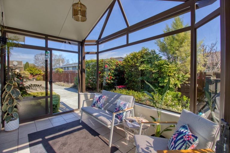 Photo of property in 2/10 Montclare Avenue, Ilam, Christchurch, 8041