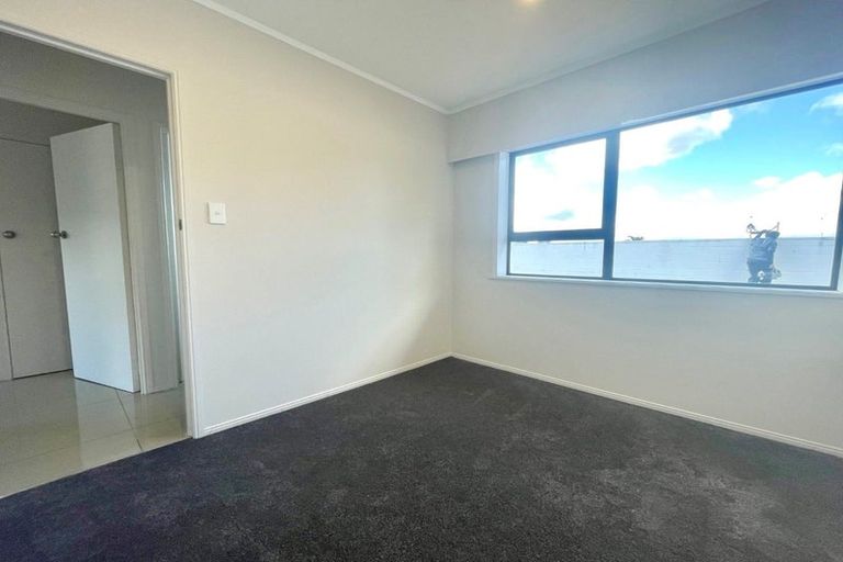 Photo of property in 2/9 Norman Spencer Drive, Papatoetoe, Auckland, 2104