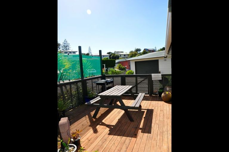 Photo of property in 14 Hanlen Avenue, Waihi Beach, 3611