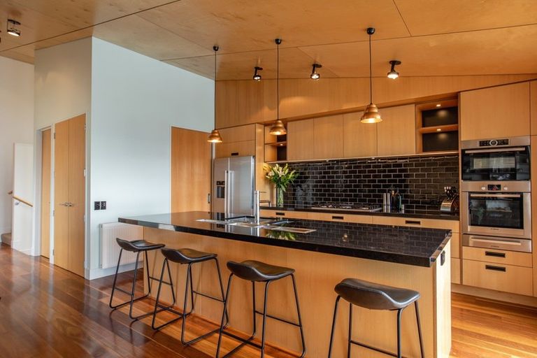 Photo of property in 1b Robieson Lane, Roseneath, Wellington, 6011