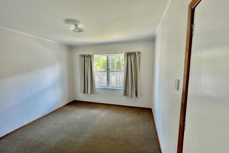 Photo of property in 9 Gloria Avenue, Te Atatu Peninsula, Auckland, 0610
