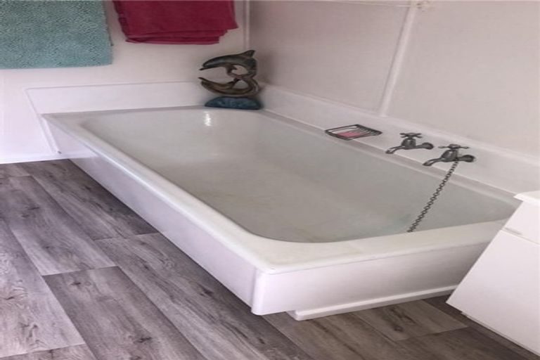 Photo of property in 8 Omokoroa Road, Omokoroa, 3114