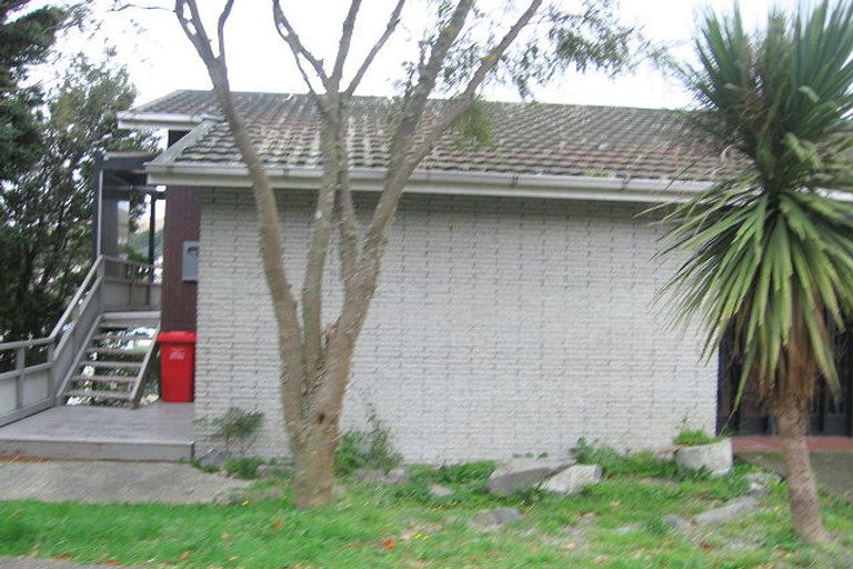 Photo of property in 2 The Drive, Tawa, Wellington, 5028