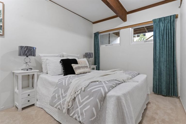 Photo of property in 46 Chatswood Grove, Chatswood, Auckland, 0626