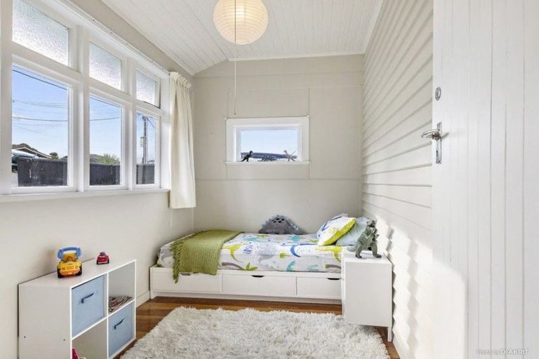 Photo of property in 22 Mandalay Terrace, Khandallah, Wellington, 6035