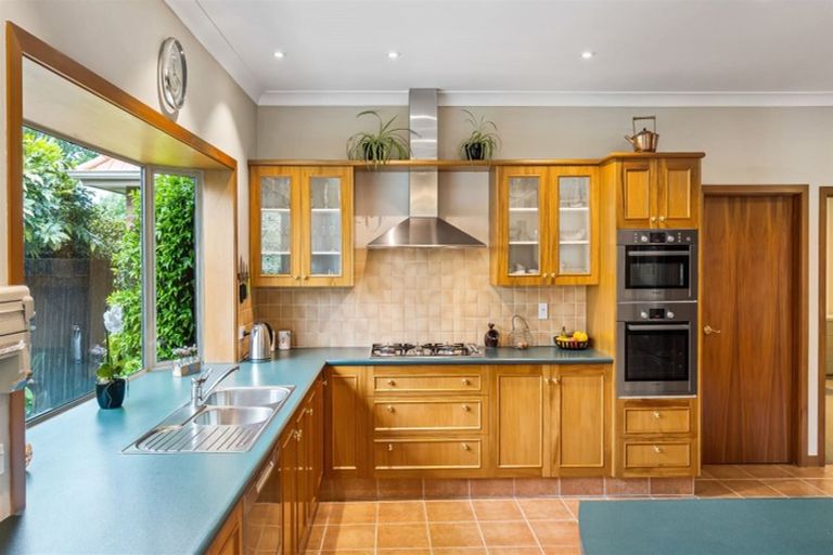 Photo of property in 6 Westall Lane, Avonhead, Christchurch, 8042