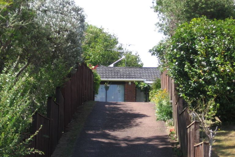 Photo of property in 6 Amelia Place, Beach Haven, Auckland, 0626