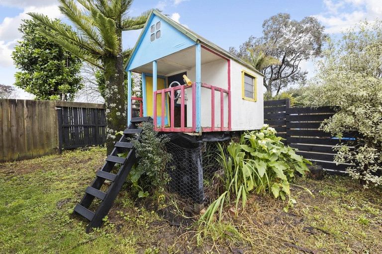 Photo of property in 2/44 Hayman Place, Beach Haven, Auckland, 0626