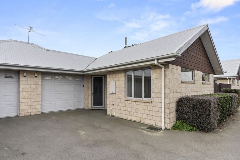 Photo of property in 2/194 Waimairi Road, Ilam, Christchurch, 8041
