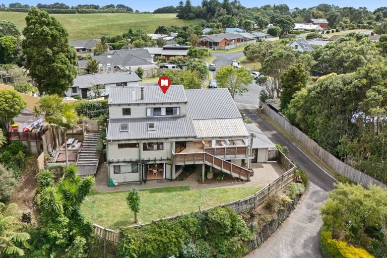 Photo of property in 12 Kaitake Place, Oakura, 4314