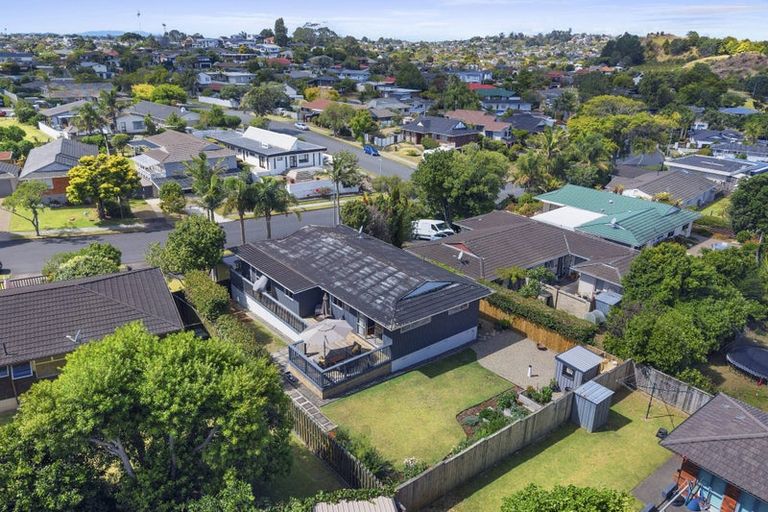 Photo of property in 22 Himalaya Drive, Half Moon Bay, Auckland, 2012