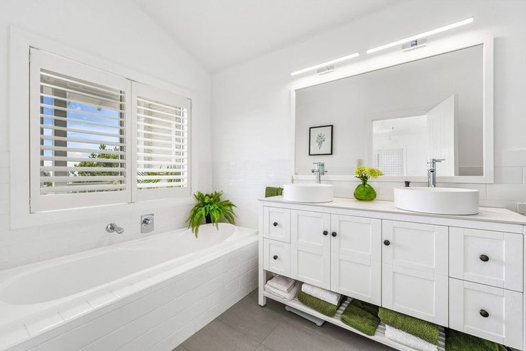 Photo of property in 15 Landmark Terrace, Orewa, 0931