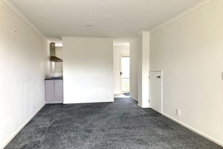 Photo of property in 12 Rosandich Drive, Sunnyvale, Auckland, 0612