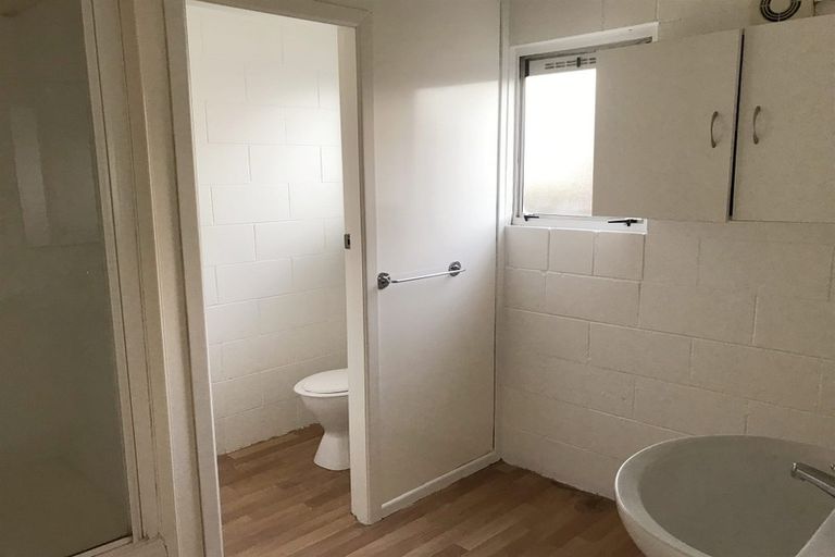 Photo of property in 2/3 Tralee Place, Hillcrest, Hamilton, 3216