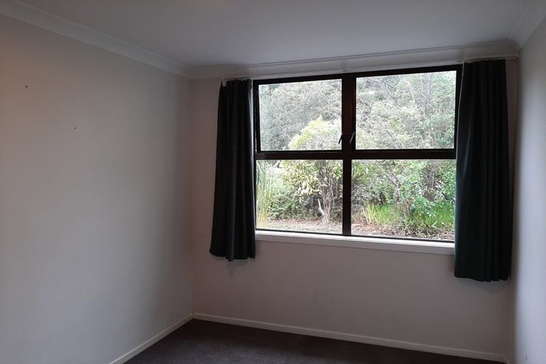 Photo of property in 31 Awaroa Road, Sunnyvale, Auckland, 0612